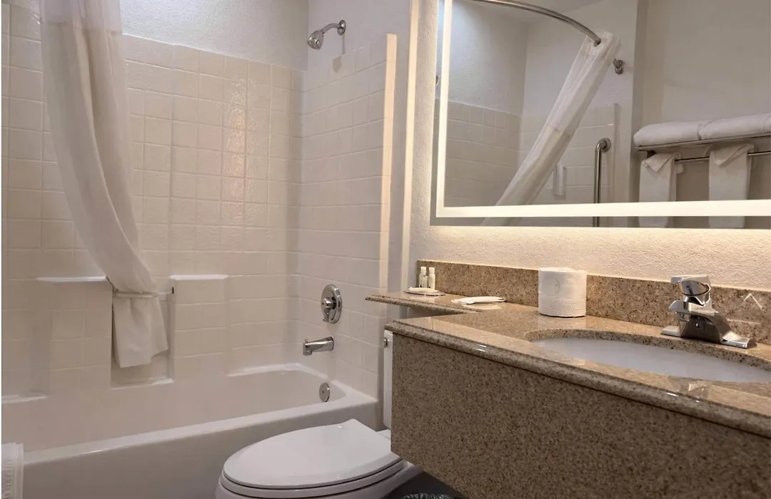 Econo Lodge Inn & Suites Santa Rosa South-1